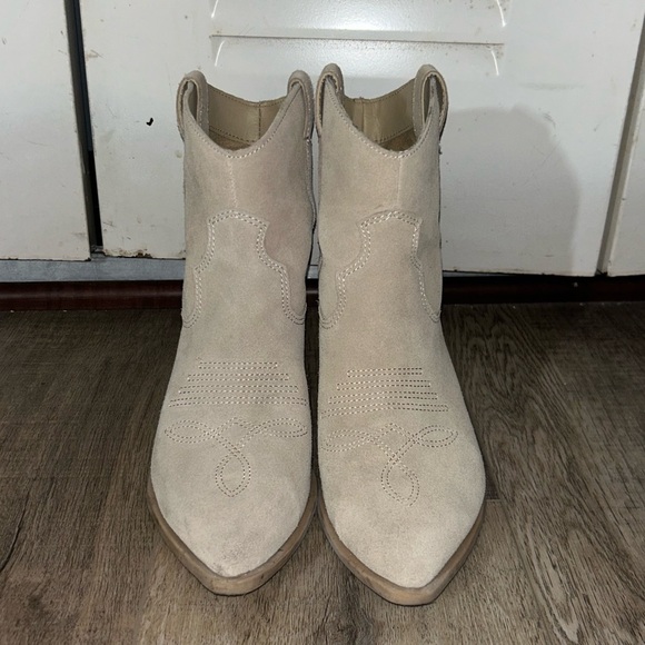 Dolce Vita Western Booties - Picture 3 of 7